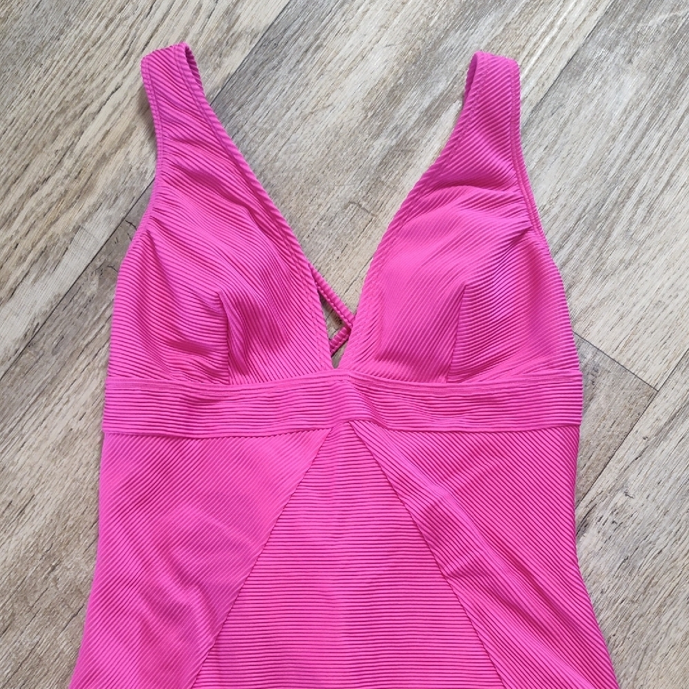 Cupshe One Piece Swimsuit - Picture 3 of 12